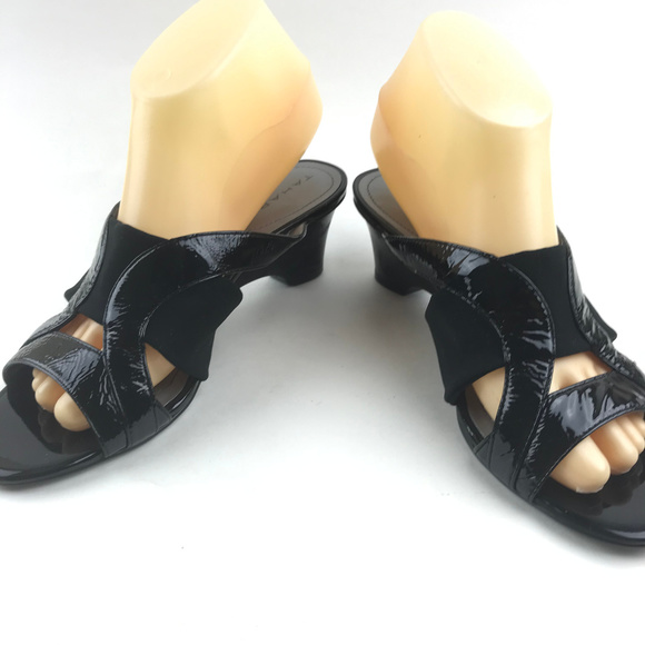 Tahari Slides Kitten Heel Size 8 Patent Leather - Picture 1 of 8